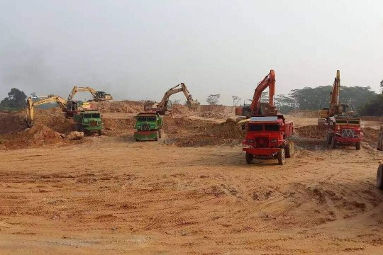 HW Excavator In Indonesia Construction Site